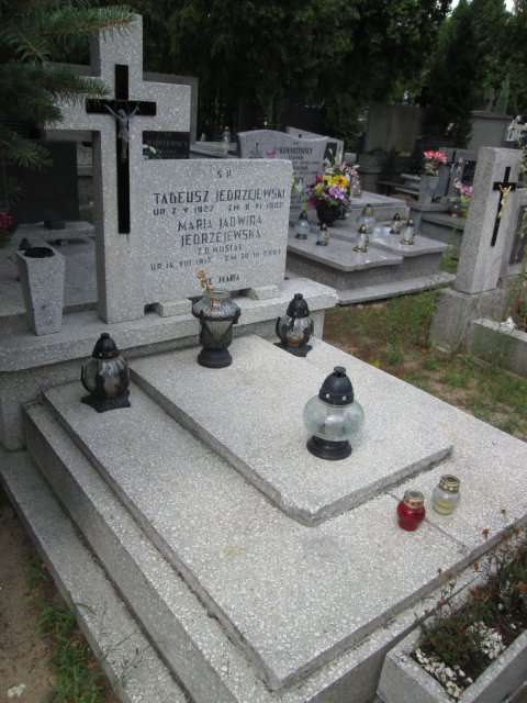 Grób TADEUSZ JĘDRZEJEWSKI
