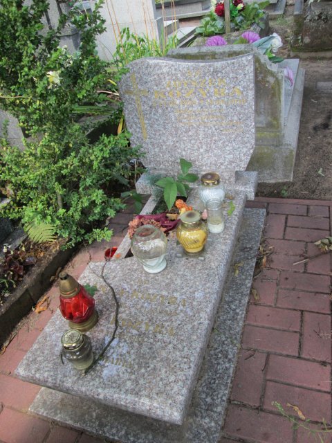 Urszula KOZYRA 1952 Włocławek 0965 - Grobonet - Wyszukiwarka osób pochowanych