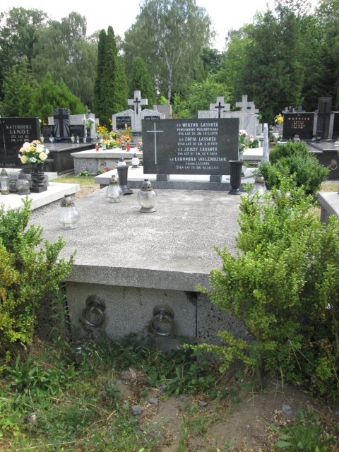 Grób WIKTOR LASSOTA