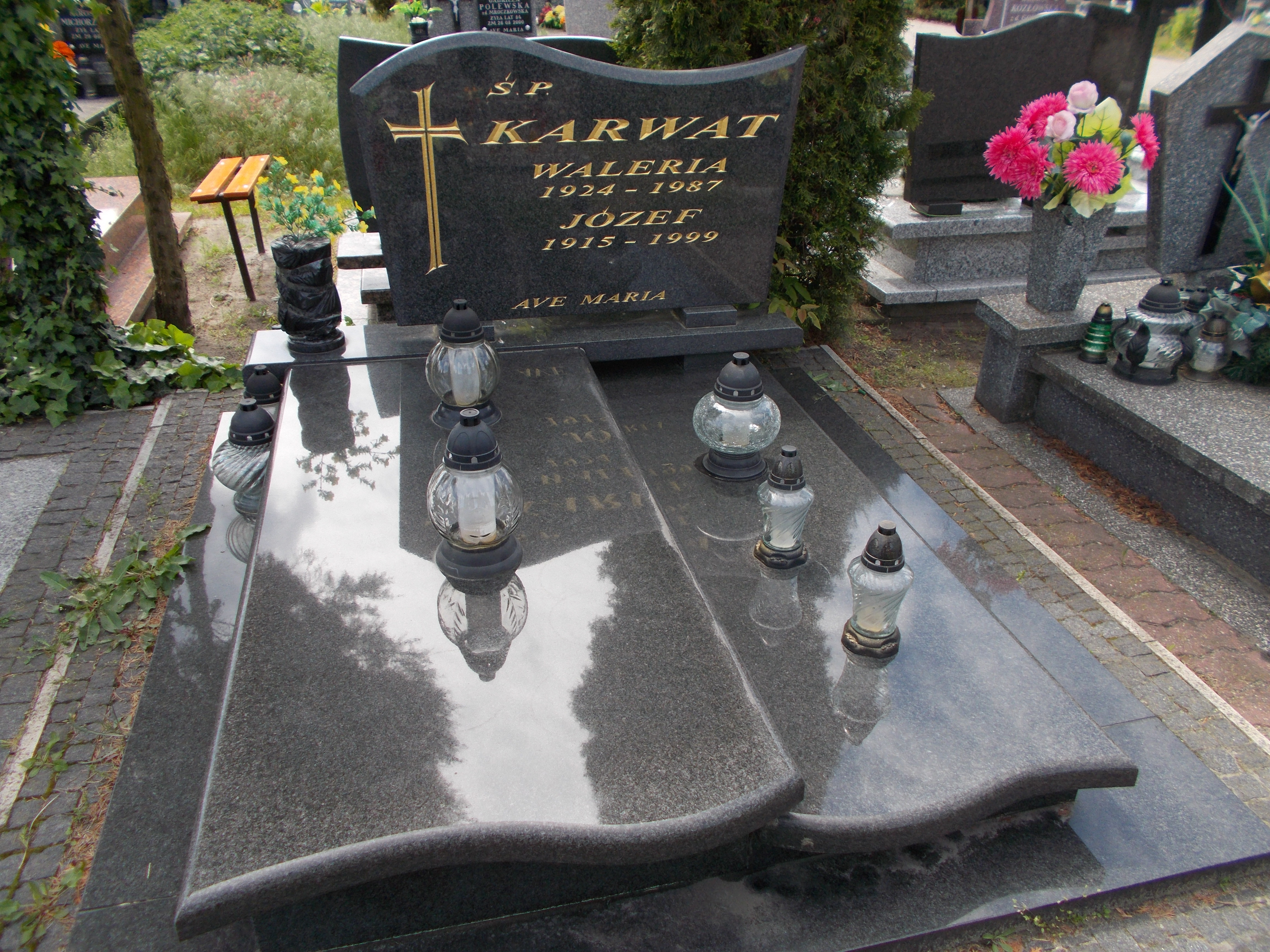 Grób JÓZEF KARWAT